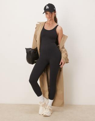 Nike Training - Zenvy Dri-FIT - Weicher Jumpsuit in Schwarz