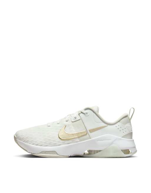 Nike Training - Zoom Bella 6 - Hvide og guldfarvede premium-sneakers