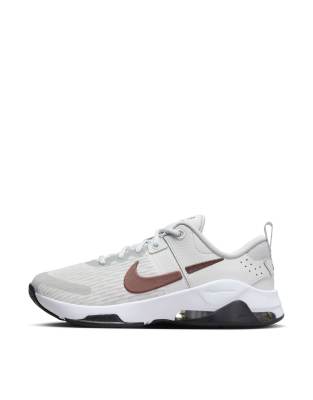 Nike Training - Zoom Bella 6 - Sneaker in Photon-Grau und Malve-Neutral