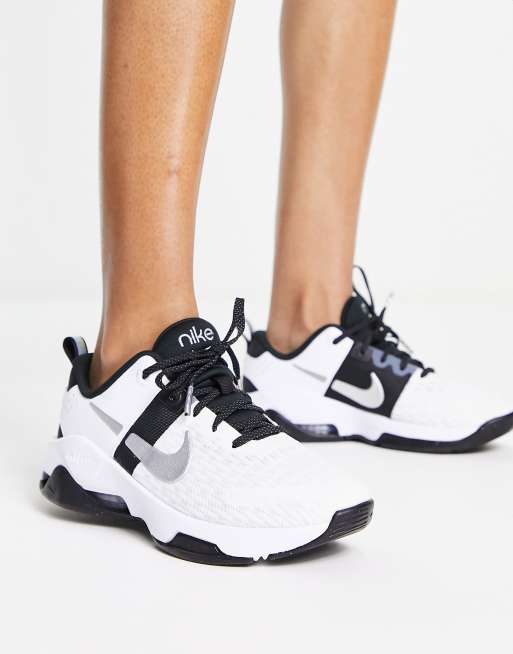 Nike Training Zoom Bella 6 Sneakers bianche e olografiche ASOS