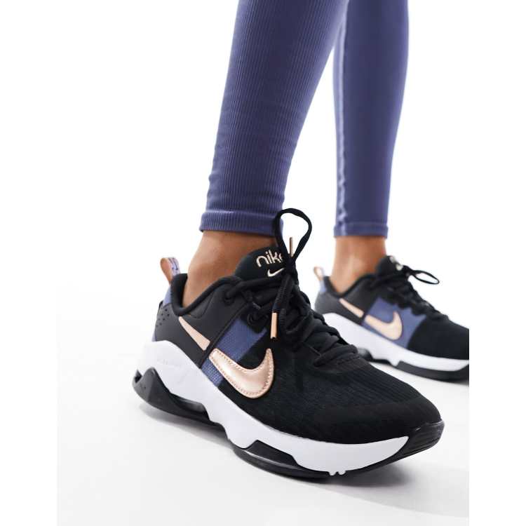 Nike Training Zoom Bella 6 Sneakers in zwart en brons