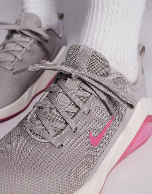 Nike Training – Zoom Bella 7 – Grå och rosa träningsskor, 4 av 5
