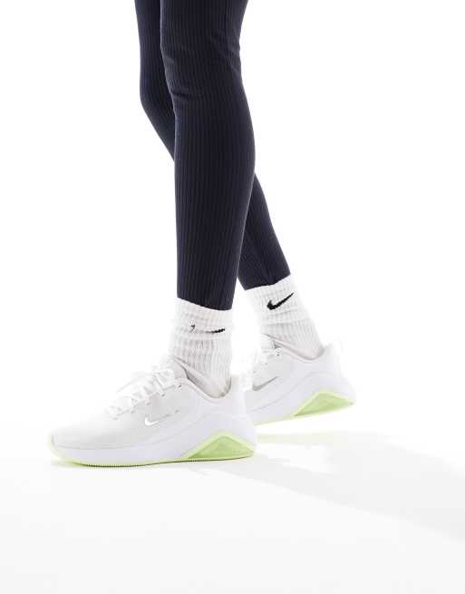 Nike Training – Zoom Bella 7 – Sneaker in Weiß und Grün, 5 von 5