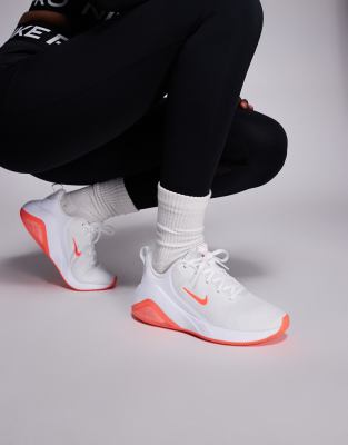 Nike Training - Zoom Bella 7 - Sneaker in Weiß und Rosa