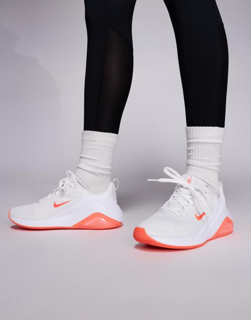 Nike Training – Zoom Bella 7 – Sneaker in Weiß und Rosa, 5 von 5