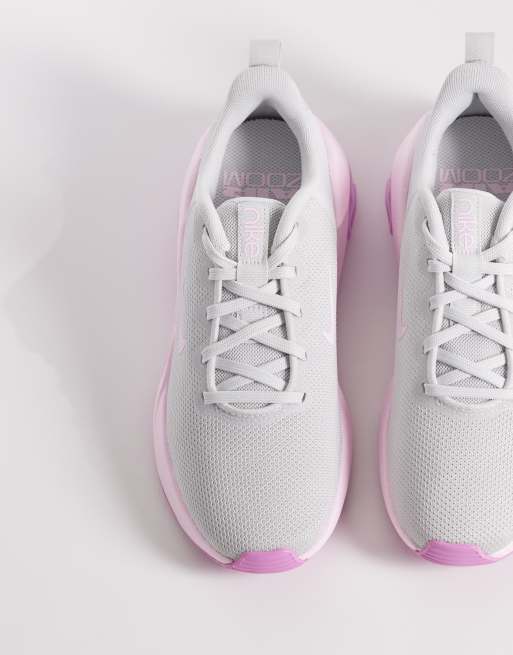 Nike Training - Zoom Bella 7 - Sneakers in grijs en roze, 2 van 5