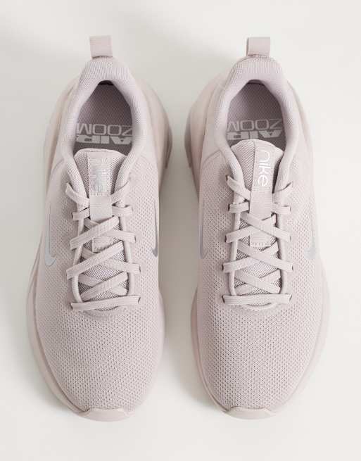 Nike Training Zoom Bella 7 sneakers in lichtroze, 3 van 5