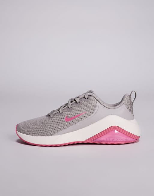 Nike Training Zoom Bella 7 trainers in grey and pink, 2 of 5
