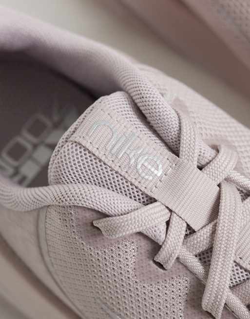 Nike Training Zoom Bella 7 trainers in light pink, 4 of 5