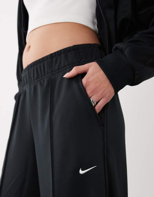 Nike – Trainingshose in Schwarz mit weitem Bein, 3 von 5
