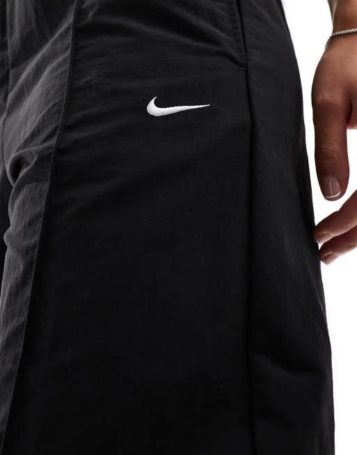 Nike – Trend – Czarne spodnie baggy typu parachute z tkaniny, 3 z 5
