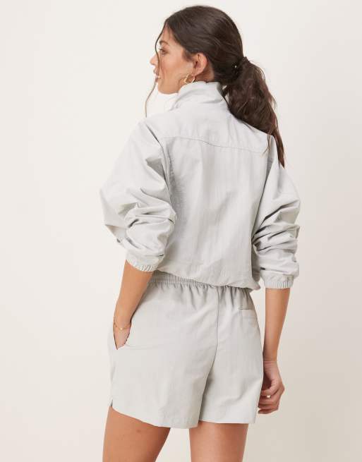 Nike Trend Essential 5inch shorts in silver, 3 of 5