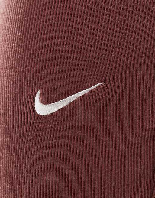 Nike Trend flare leggings in red, 3 of 5