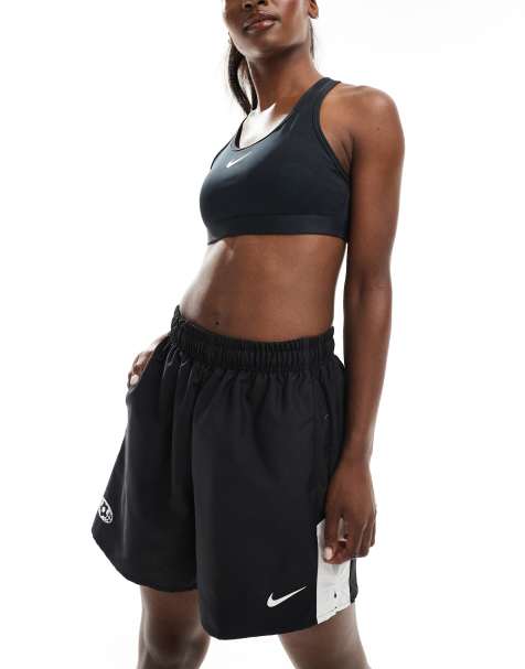 Nike – Trend – Gewebte Shorts in Schwarz - view 1