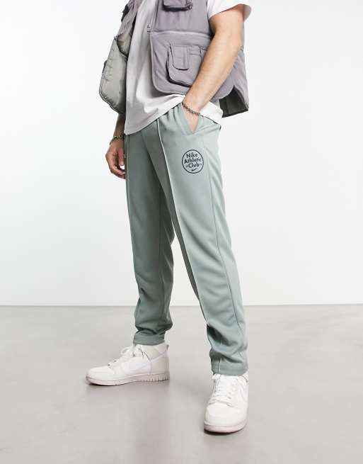 Nike Trend joggers in green