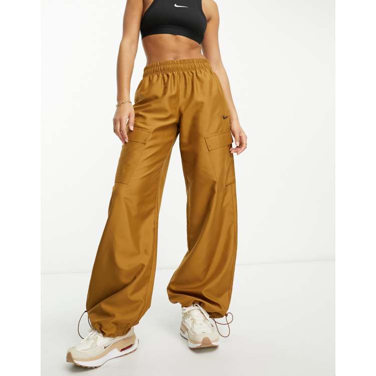 Nike Trend Pantaloni cargo marrone birra ASOS