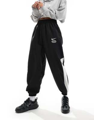  Nike Trend trousers in black