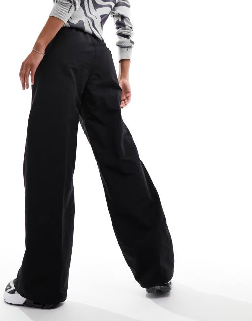 【Nike】★パンツ★ Women's Parachute Pants Nike Trend woven baggy parachute pants in black | ASOS
