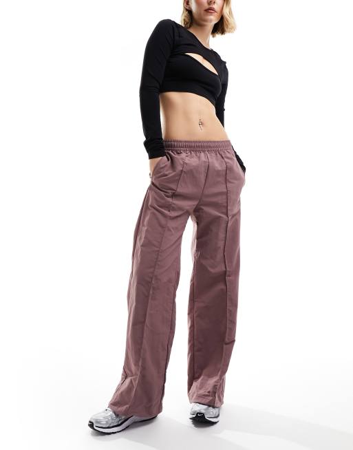 https://images.asos-media.com/products/nike-trend-woven-baggy-parachute-pants-in-smokey-mauve/205266671-5?$n_640w$&wid=513&fit=constrain