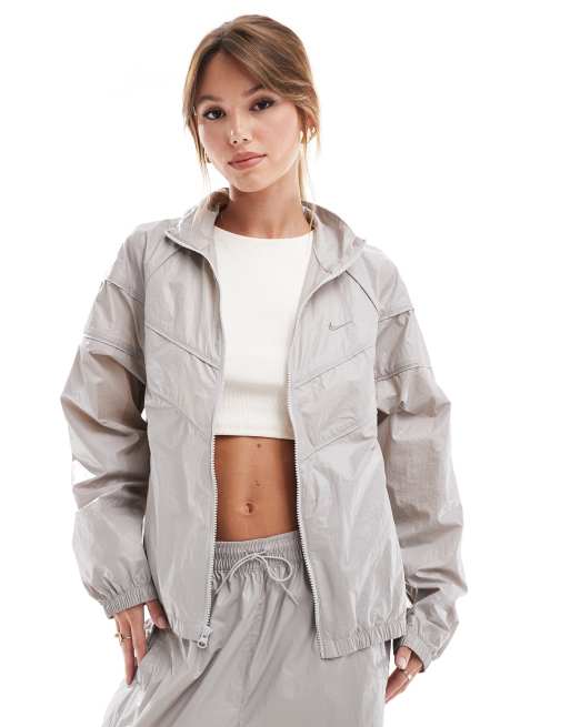 Silver windbreaker nike deals