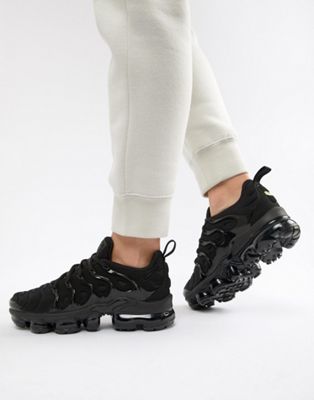 nike black air vapormax plus sneakers