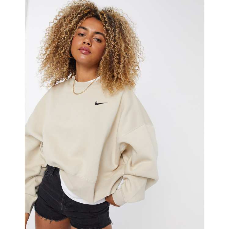 Nike UbergroBes kastiges Sweatshirt mit kleinem Logo in Hafergrutze ASOS