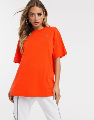 T-Shirt mit kleinem Logo in Orange | ASOS
