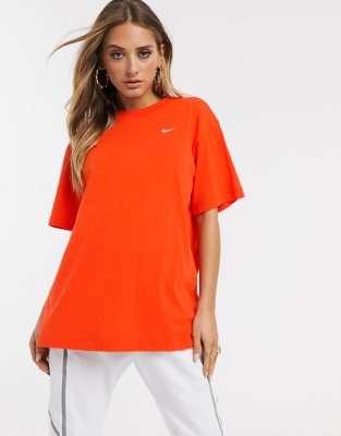 T-Shirt mit kleinem Logo in Orange | ASOS