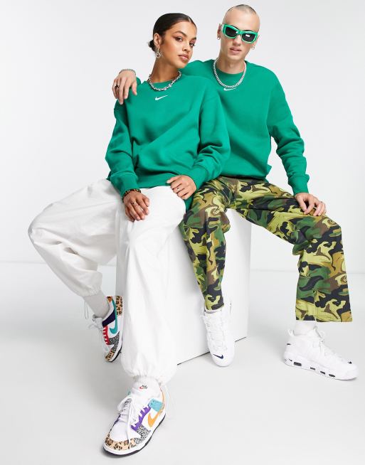 Nike - Uniseks oversized sweatshirt met ronde hals en mini swoosh in malachietgroen