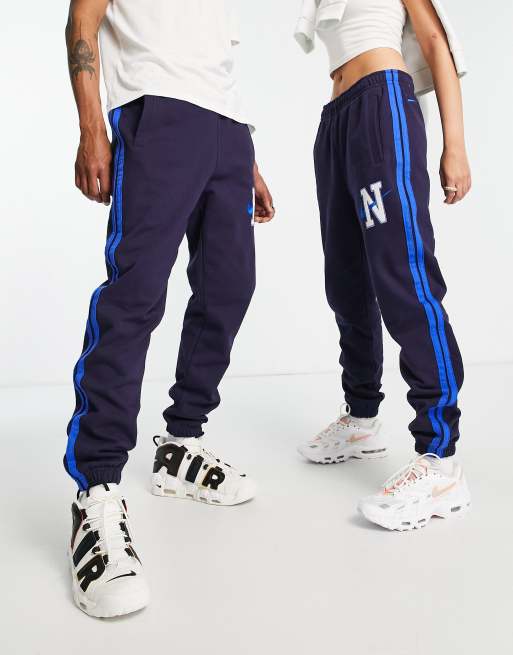 Nike Unisex – Granatowy dres w uczelnianym stylu retro, 2 z 3