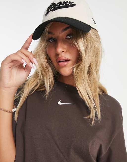 Nike mini store swoosh t shirt