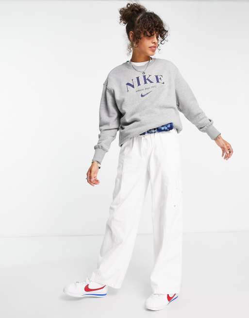 Nike Unisex retro athletics fleece crew sweatshirt in grey heather and navy, 3 of 4