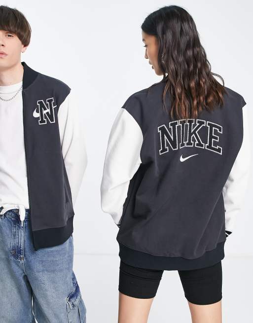 Nike - Unisex retro collegejack in zwart en wit