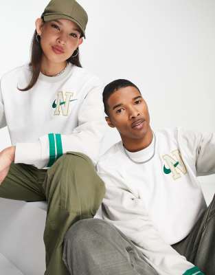 Nike unisex retro collegiate crew sweatshirt in white and green - ASOS Price Checker