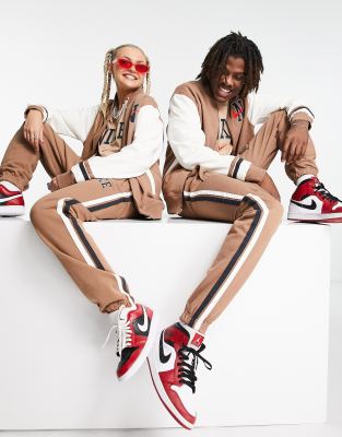 Nike unisex retro collegiate cuffed joggers in archaeo brown - ASOS Price Checker