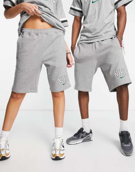 Nike – Unisex Retro – Mörkgrå, melerade fleeceshorts i retro collegestil 