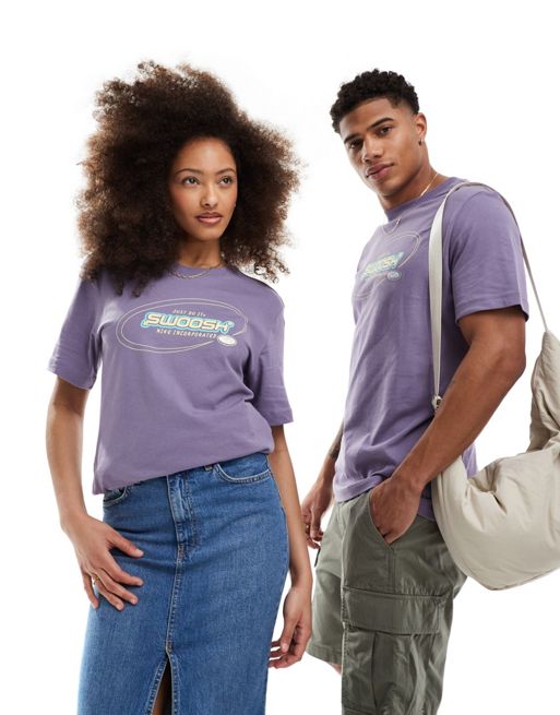 Nike – Unisex-T-Shirt in Lila mit Swoosh-Grafik