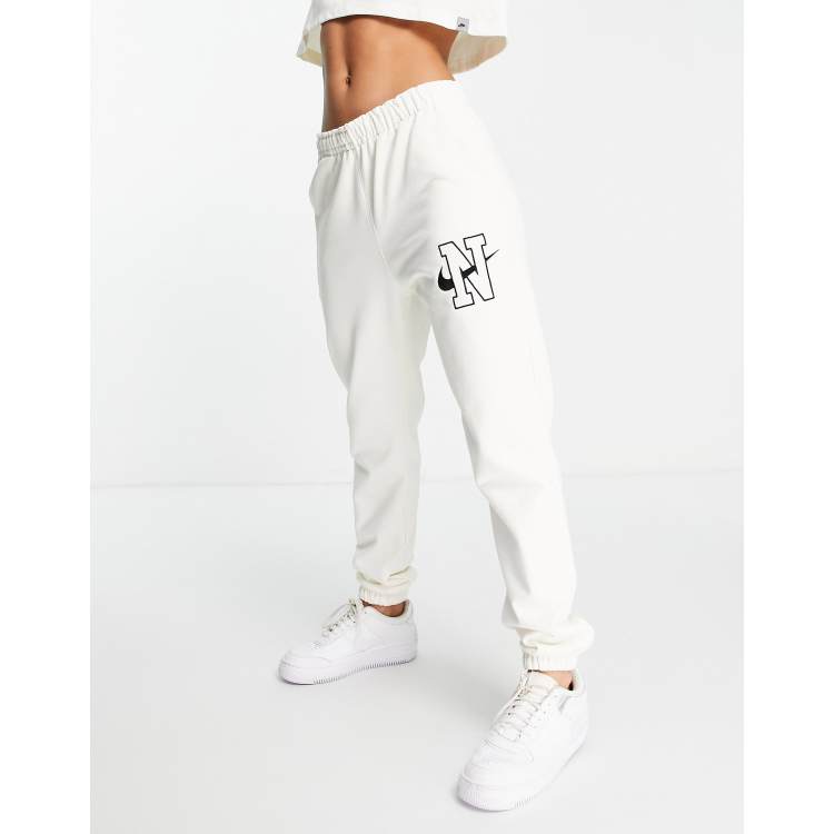 Old nike joggers hotsell