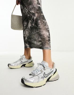 Nike V2K Run trainers in white and silver - ASOS Price Checker