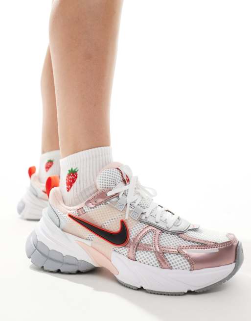 Nike – V2K Run – Sneaker in Silber und Metallic-Rosa, 5 von 5