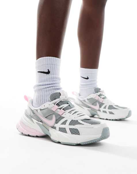 Nike - V2K Run - Sneakers i hvid og lyserød - view 1
