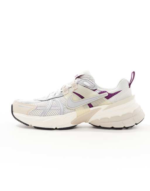 Nike V2K Run sneakers in beige and silver , 3 of 5