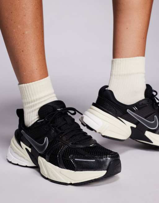Nike V2K Run sneakers in black and silver, 3 of 5