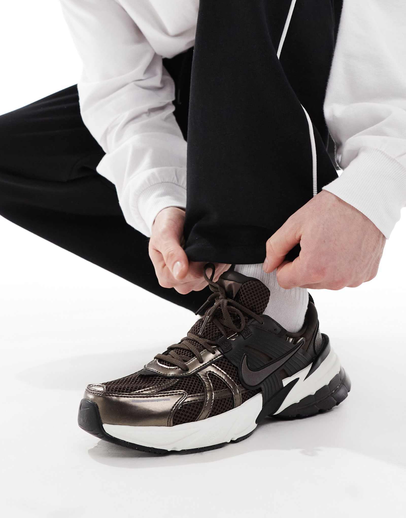 Кроссовки для бега Nike V2K коричневого цвета