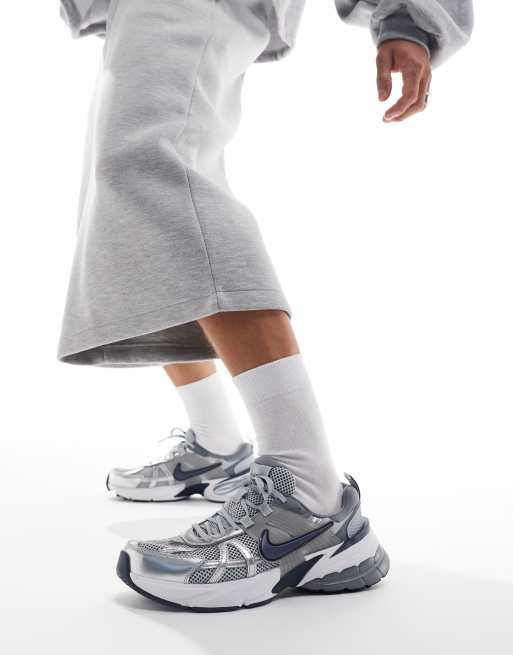 Nike V2K Run sneakers in gray and navy, 4 of 5