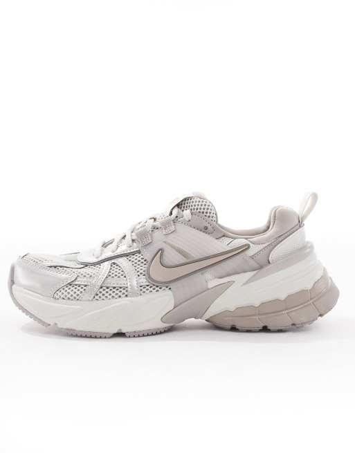 Nike V2K Run sneakers in light brown, 2 of 4