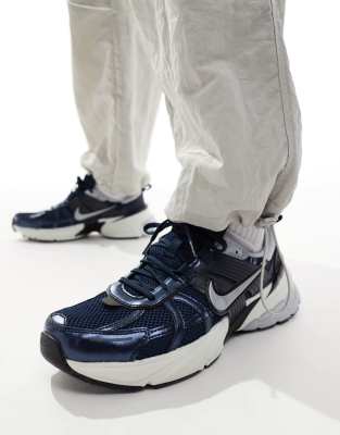 NIKE V2K RUN SNEAKERS 