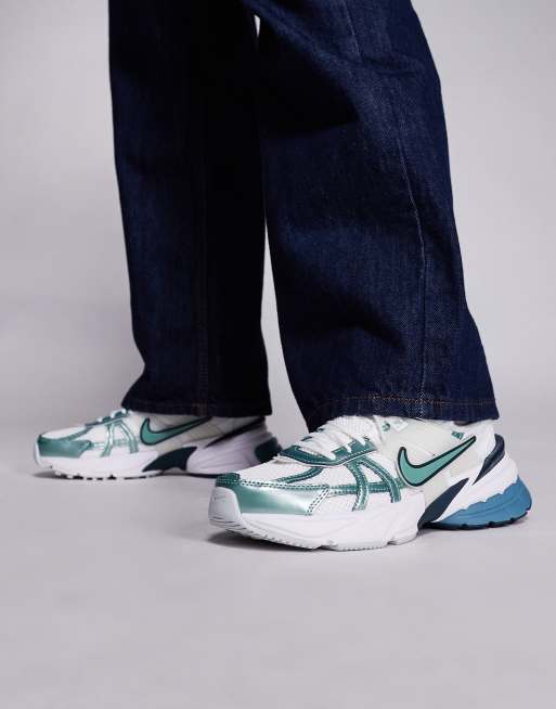 Nike V2K Run sneakers in white & blue, 4 of 5