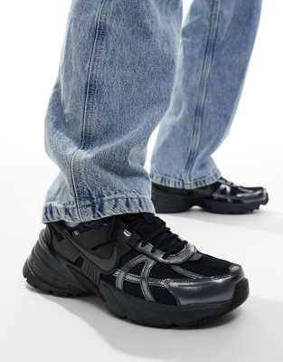 Nike Nike V2K Run trainers in black