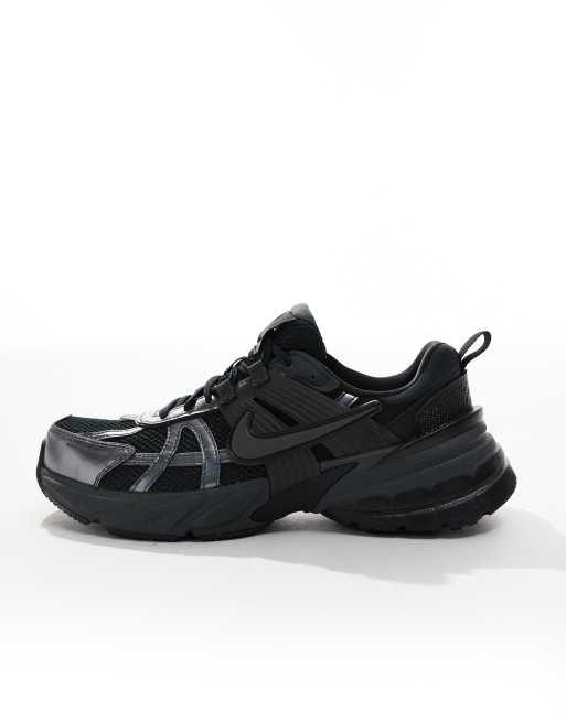 Nike V2K Run trainers in black, 2 of 5